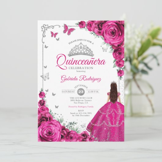 Elegante Chic Fuchsia Pink Roses Floral Quinceaner Einladung (Stehend Vorderseite)