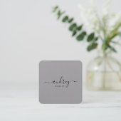Elegante Chic Premium Gray Signature Typografie Quadratische Visitenkarte (Stehend Vorderseite)