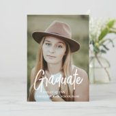 Elegante Chic Typografy Graduation Party Ankündigung (Stehend Vorderseite)