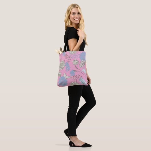 Elegante Chic Wildflower Rosa Tasche (Am Model)