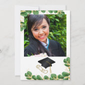 Elegante Class of 2025 Foto Greenery Abschluss Einladung (Rückseite)