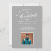 Elegante Class of 2025 Green Foto Graduation Party Einladung (Rückseite)