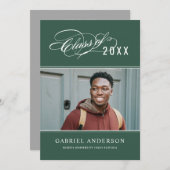 Elegante Class of 2025 Green Foto Graduation Party Einladung (Vorne/Hinten)