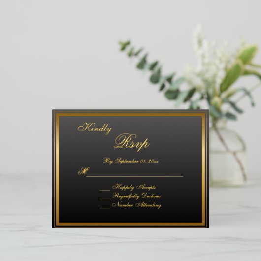 Elegante Classic Gold Script Wedding RSVP Card Folie Einladungspostkarte (Stehend vorne)