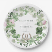 Elegante Clover Horseshoes Botanische Hochzeit Pappteller (Vorderseite)