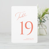 Elegante Coral Script Wedding Tischnummer Card (Stehend Vorderseite)