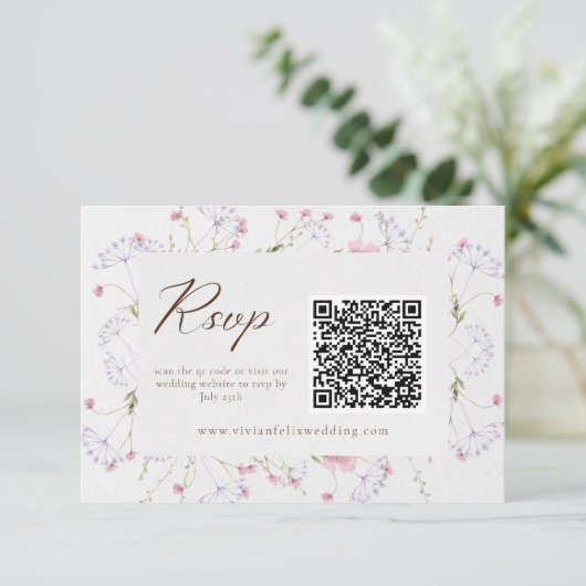 Elegante Cream Wildblume QR Code RSVP Card Begleitkarte (Stehend Vorderseite)