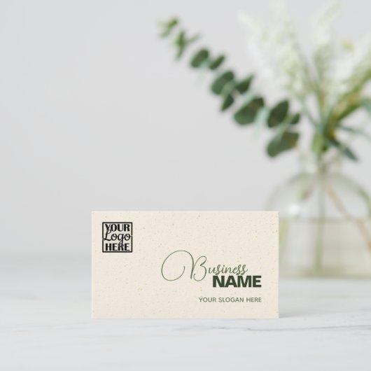 Elegante Creme Moderne, dezente und einfache Logos Visitenkarte (Stehend Vorderseite)