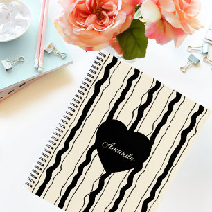 Elegante Creme- und Schwarz gestreifte Herz Custom Notizblock