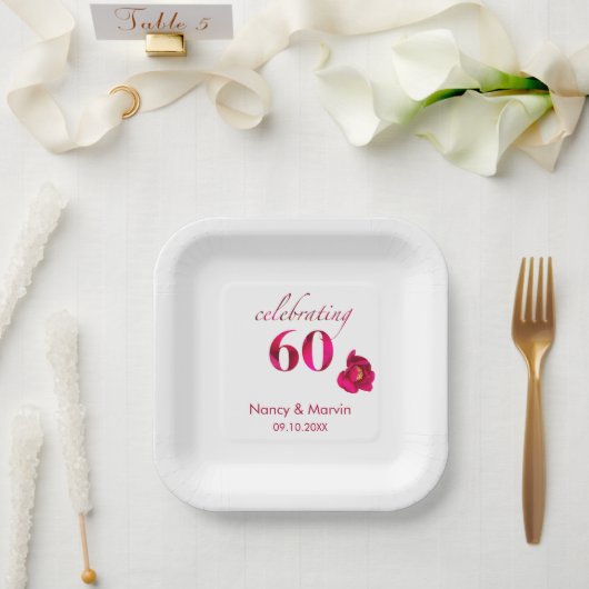 Elegante Custom Rote Rose Floral 60 Jahre Jubiläum Pappteller (Hochzeit)