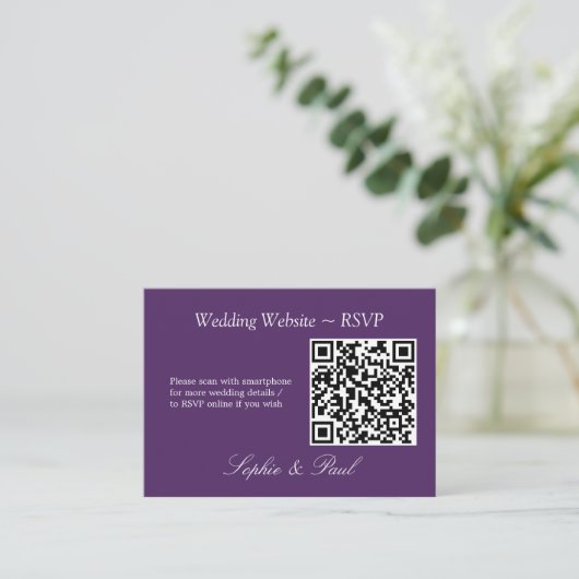 Elegante Dark Lila QR Code Website RSVP Card Begleitkarte (Stehend Vorderseite)