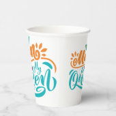 Elegante Design Typografie Mama ist meine Königin Pappbecher (Rechts)