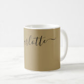 Elegante dunkel-beige Farbe moderner Name Personal Kaffeetasse (VorderseiteRechts)