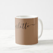 Elegante dunkle Kamelfarben moderne Namen Personal Kaffeetasse (VorderseiteRechts)