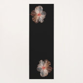Elegante durchsichtige Blume auf schwarz Yogamatte (Rückseite)