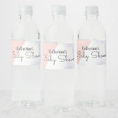 Elegante Dusche aus rosa und weißem Marmor. Wasserflaschenetikett (Flaschen)