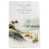 Elegante duskische Küste Sandstrand Hochzeit Mittlere Geschenktüte (Vorderseite)