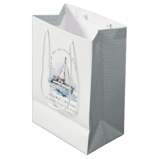 Elegante Dusky Sailboat Seascape Wedding Mittlere Geschenktüte (Vorderseite Schrägansicht)