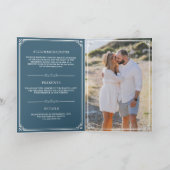 Elegante dusty Blue und White Monogram Wedding Einladung (Innenseite)