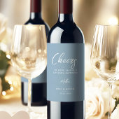 Elegante Dusty Blue & White Calligraphy Wedding Weinetikett