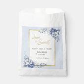 Elegante Dusty Powder Blue and Gold Floral Wedding Geschenktütchen (Vorderseite)
