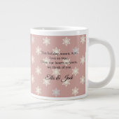 Elegante Dusty Rose Snowflake Monogram Tasse (Rechts)
