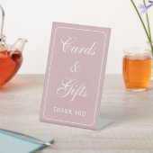 Elegante, einfache Blush Cards und Geschenke Sockelschild (In SItu)