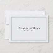 Elegante einfache klassische White Wedding RSVP Karte (Rückseite)