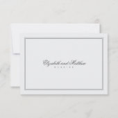Elegante einfache klassische White Wedding RSVP Karte (Rückseite)