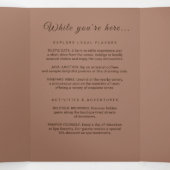 Elegante einfache Mocha-Mousse mit Monogram-Hochze Dreifach-gefaltete Programmkarte (Innenseite Mitte)