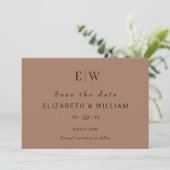 Elegante einfache Mocha-Mousse mit Monogram-Hochze Save The Date (Stehend Vorderseite)