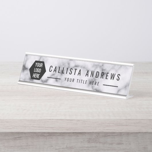 Elegante, einfache Schwarz-weiß-Marmor-Logo-Namens Schreibtischnamensplakette (Vorderseite )