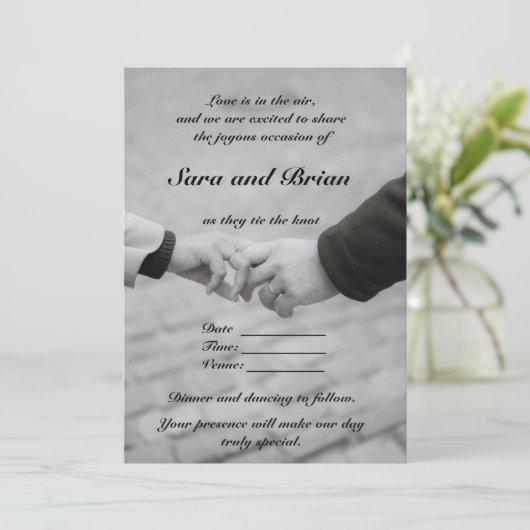 Elegante Einfachheit: Schwarze und graue Einladung (Stehend Vorderseite)