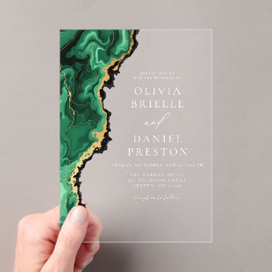 Elegante Emerald Green Gold Agate Wedding Acryleinladungen (Insitu (Handheld))