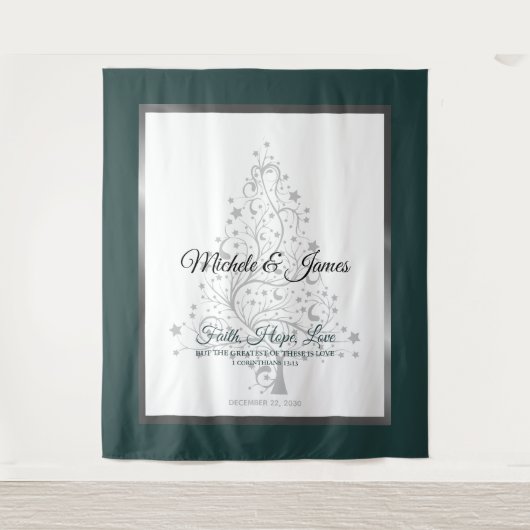 Elegante Emerald Green Silver Winter Wedding Wandteppich (Vorderseite)