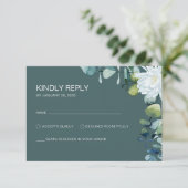 Elegante Eukalyptus-weiße Blume schick Hochzeit RSVP Karte (Stehend Vorderseite)