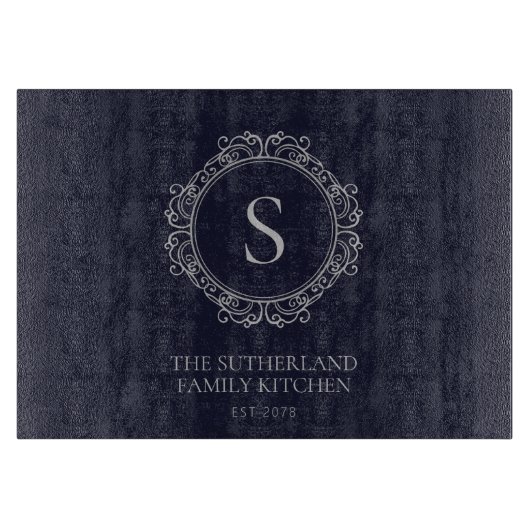 Elegante Familienname Monogram Navy Schneidebrett (Vorderseite)