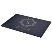 Elegante Familienname Monogram Navy Schneidebrett (Ecke)