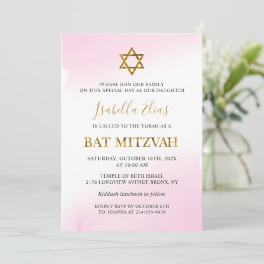 Elegante Farbe Pastel Pink Gold Bat Mitzvah Einladung (Stehend Vorderseite)