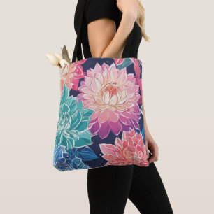 Elegante farbenfrohe Dahlia-Blume auf dunklem Hint Tasche