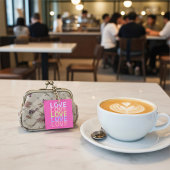 Elegante farbenfrohe "LIEBE" Typografie Schlüsselanhänger