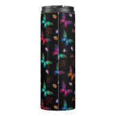 Elegante farbenfrohe Schmetterlinge auf der schwar Thermosbecher (Rückseite)