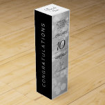 Elegante Feier zum 10. Geburtstag von Zinn Weinbox<br><div class="desc">Fügen Sie mit dieser Weingeschenkbox eine besondere Touch zu den 10. Hochzeitstag-Feiern hinzu! Elegante schwarze Serifen und serifenlose Schriftzeichen mit hexagonalen Konfetti auf einem Zinn-Hintergrund fügen eine unvergessliche Touch für diesen besondere Anlass und Meilenstein hinzu. Passen Sie sich die Namen des glücklichen Paares an und die Jahre der Ehe oder...</div>