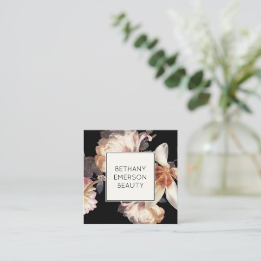 Elegante Feminine Floral Beauty Industry Quadratische Visitenkarte (Stehend Vorderseite)