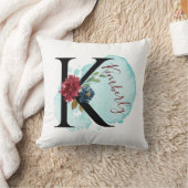 Elegante Floral Monogram K Personalisierter Name Kissen (Decke)