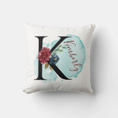 Elegante Floral Monogram K Personalisierter Name Kissen (Vorderseite)