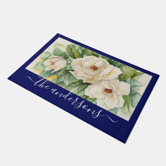 Elegante Floral Navy Blue Magnolia Blume Name Fußmatte (Schrägansicht)