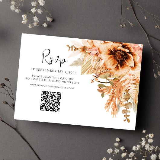 Elegante Floral QR Code Terracotta Hochzeit im Her RSVP Karte