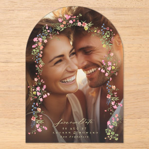 elegante florale Foto-Bogen Save-the-Date-Hochzeit Acryleinladungen