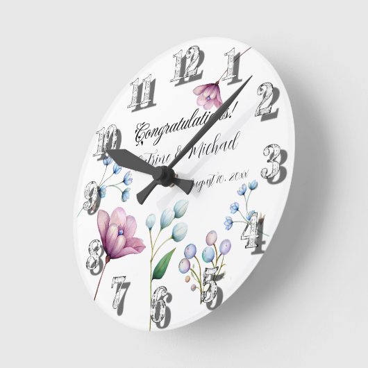 Elegante florale Hochzeit Soft Botanical Romance Runde Wanduhr (Winkel)
